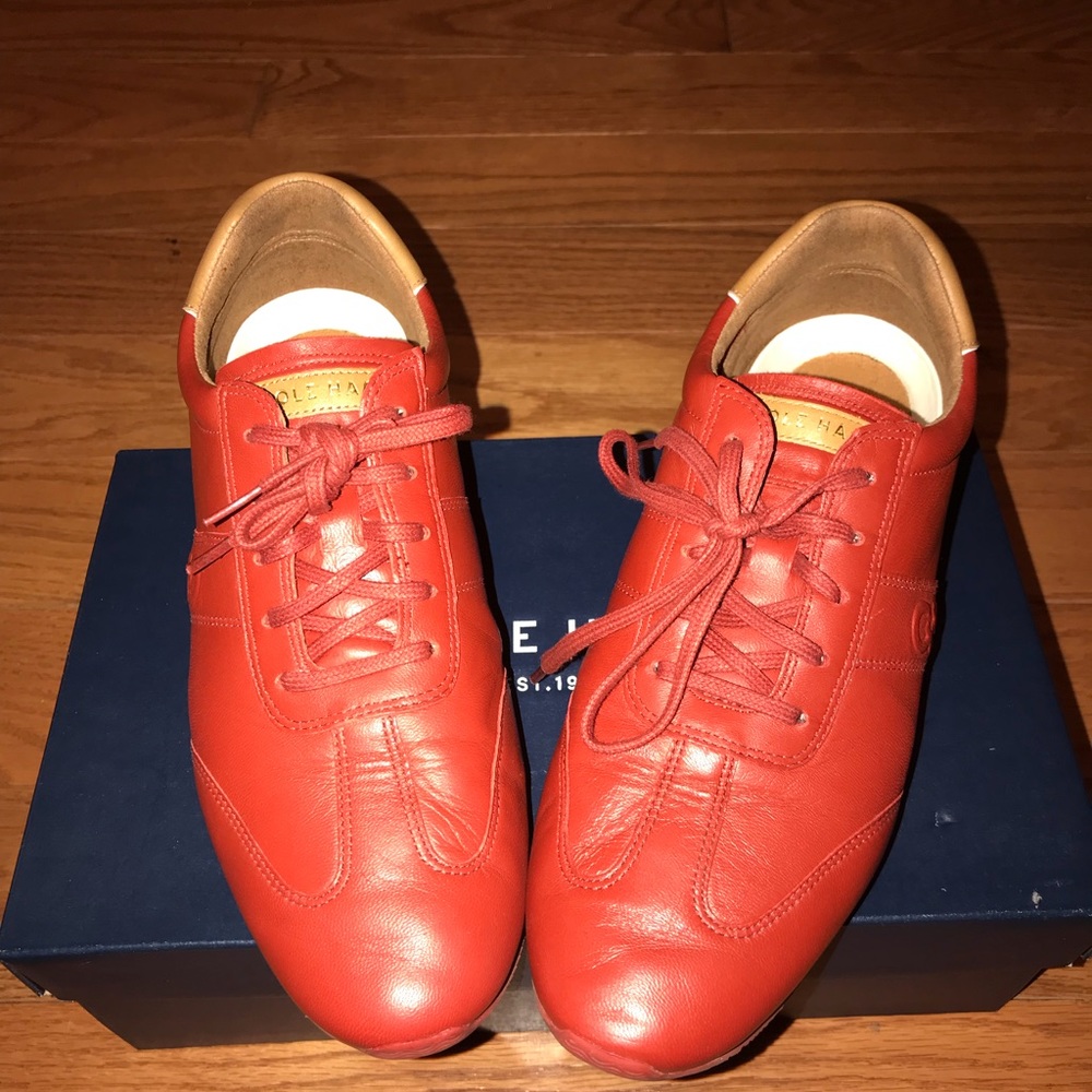 Sneaker shoes